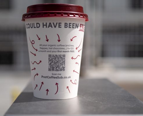 Single-use Coffee cup with a QR code on it